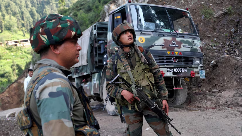 Four Soldiers Injured in Gunfight with Suspected Terrorists in J&K's Kishtwar as Security Forces Intensify Operations Soldiers Injured in Gunfight with Suspected Terrorists in J&K's